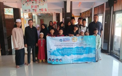 Pelatihan Pembuatan Blog untuk mendukung proses pembelajaran Ponpes Zumrotul Huda